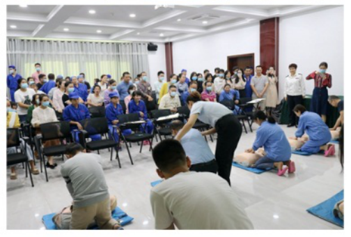 �������� �������� ������ҩҵ��չ�ֳ�����֪ʶ��ѵ