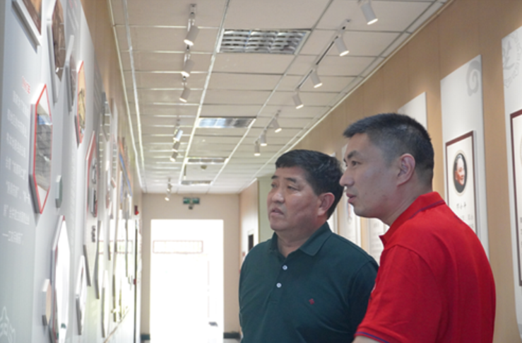 星空集团集团董事长李振国先生莅临金鼎药业视察指导