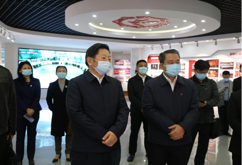 �����潭��������ίίԱ����ί�ḱ���������һ�е����ǿռ���